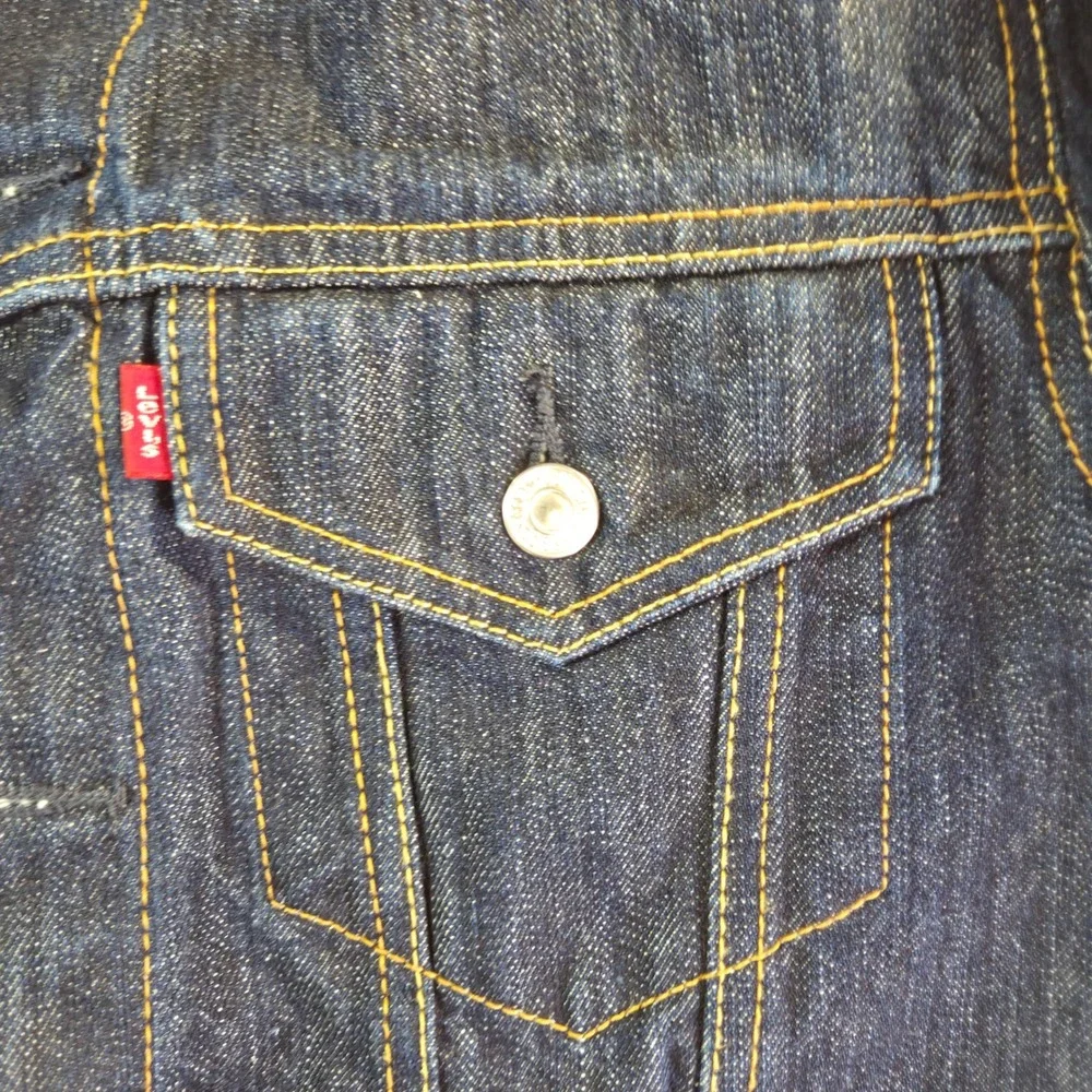 Levi's Trucker Jacket Mens M Blue Excellent 70589 Dark Wash Denim Button Up